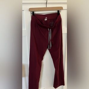Figs petite small scrub Kade pant burgundy